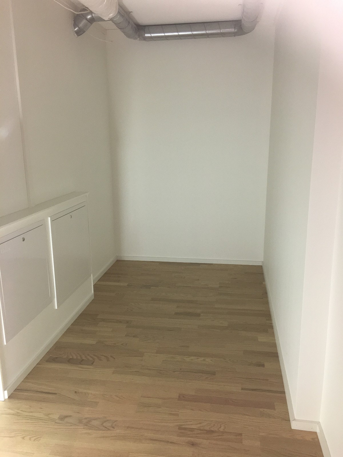 Romslig bod Galleribilde