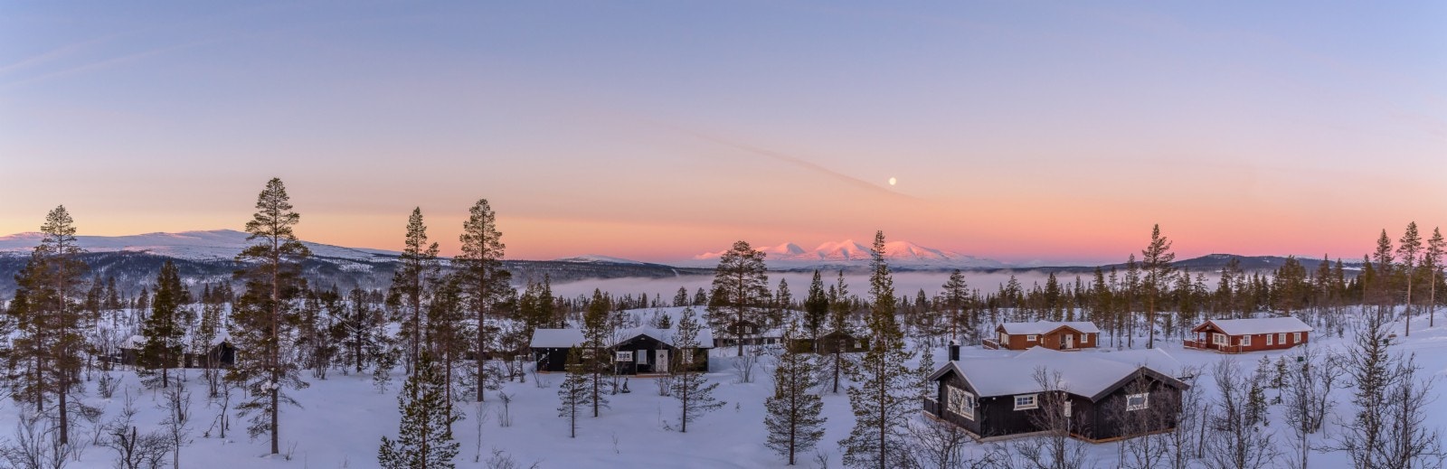 Området har idyllisk beliggenhet i lett kupert terreng med lang solgang. Galleribilde