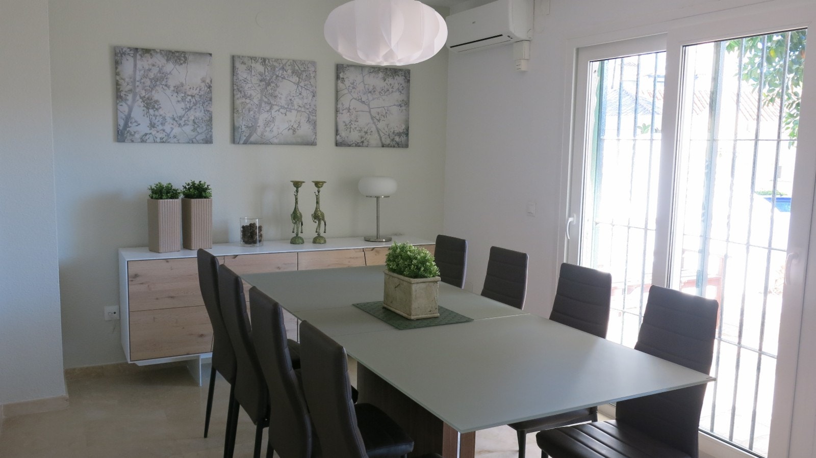 Spisestue med plass til ti personer Galleribilde