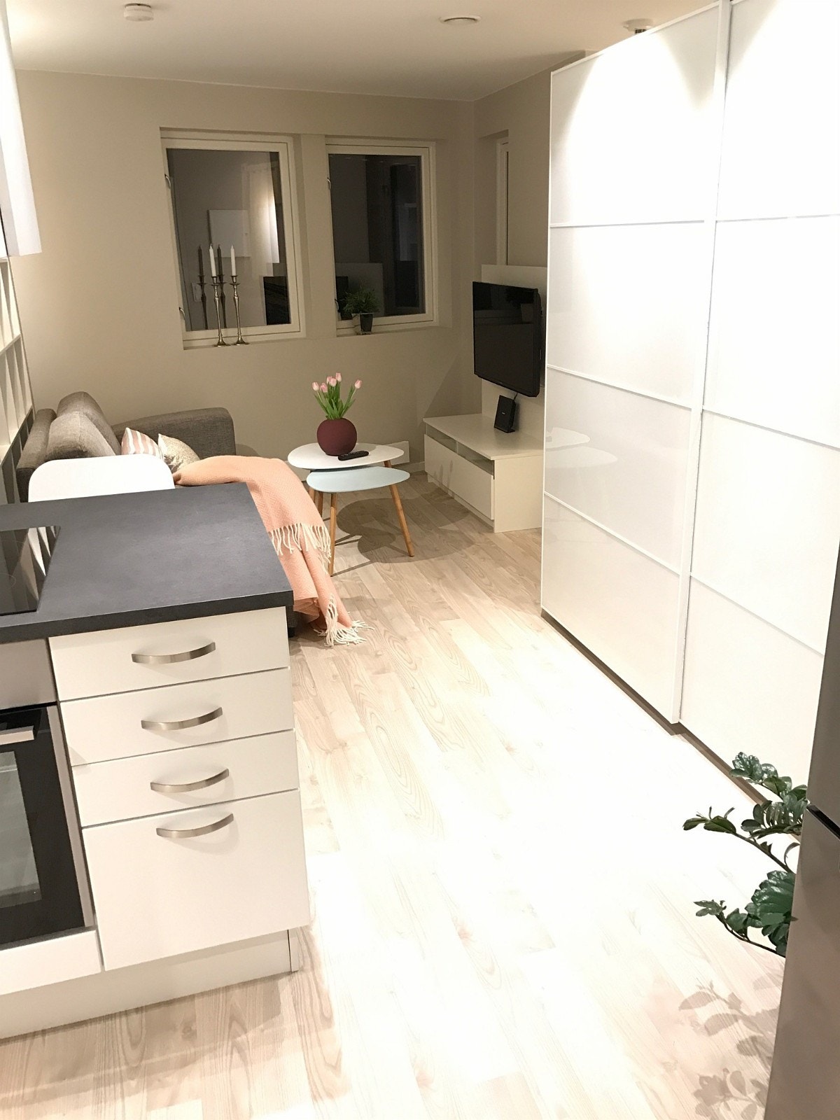 2 meter skyvedørsgarderobe Galleribilde