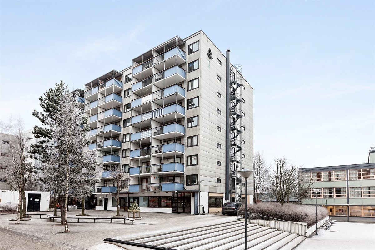 Leiligheten er beliggende i 6. etasje med heis og balkong Galleribilde