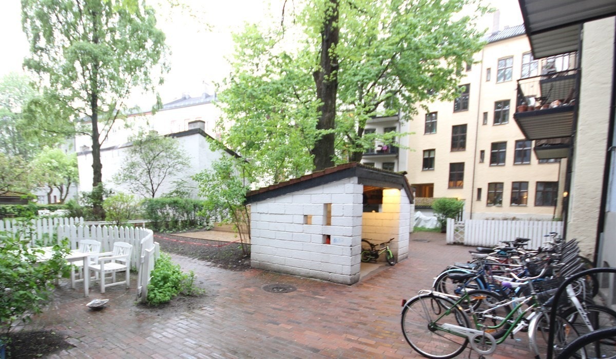 Bakgård Galleribilde