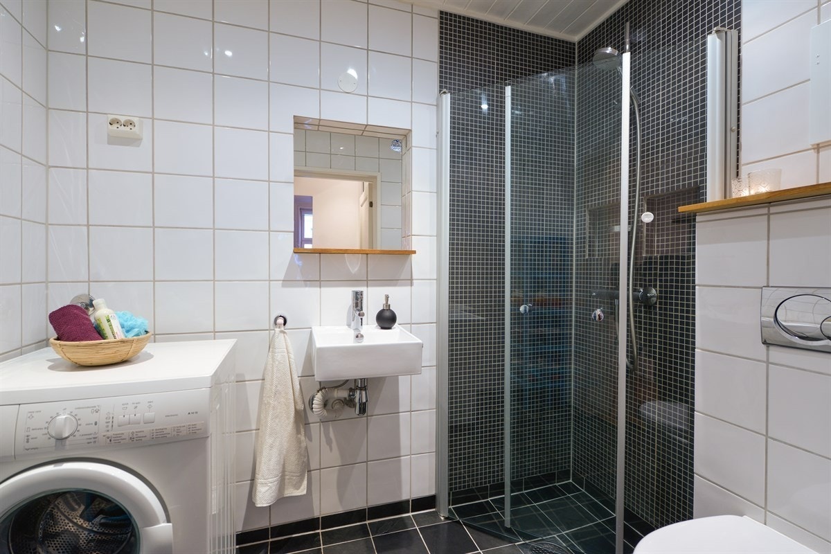 Badet, med vaskemaskin, har satt inn tørketrommel etter at bildet ble tatt. Galleribilde