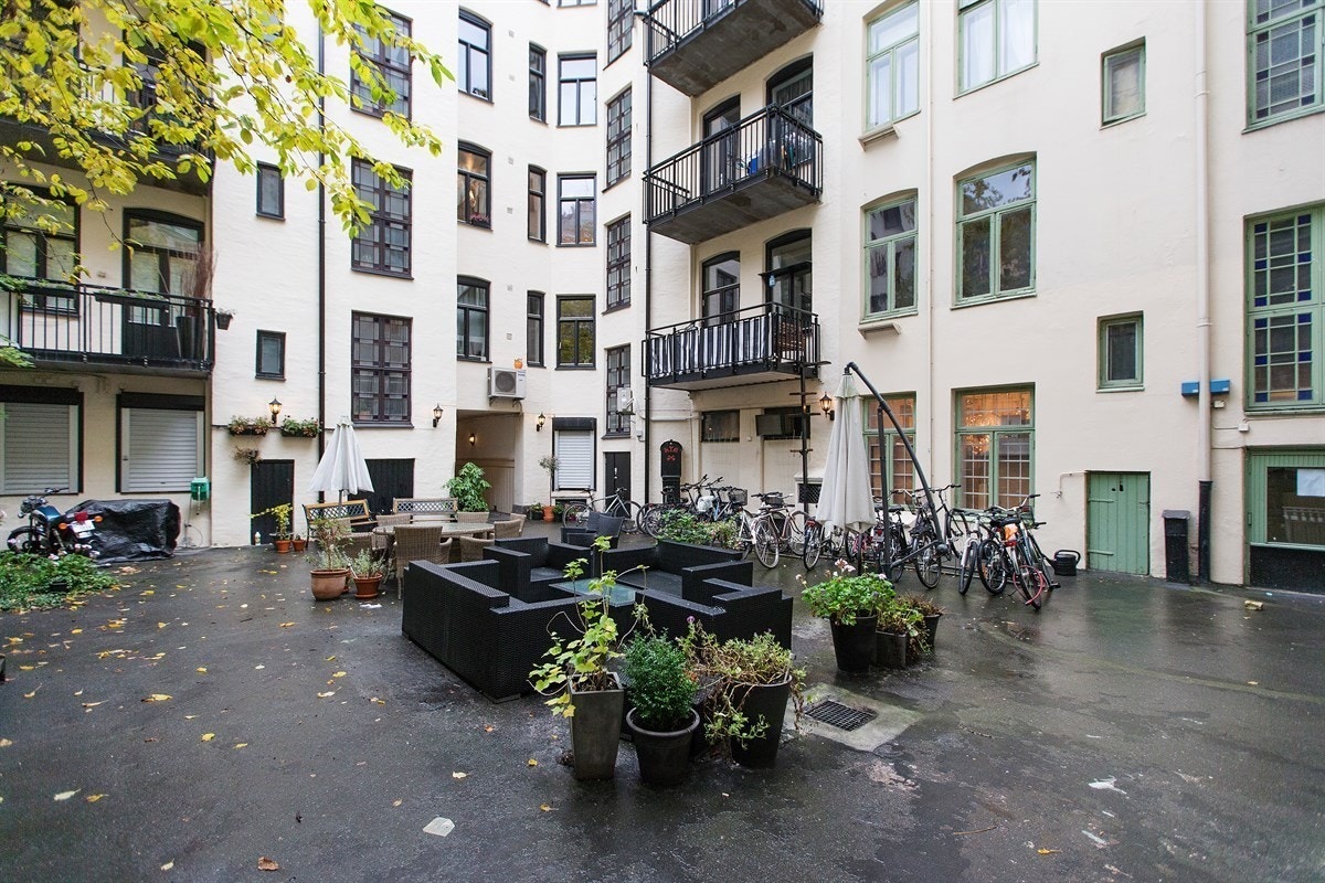 Bakgård Galleribilde