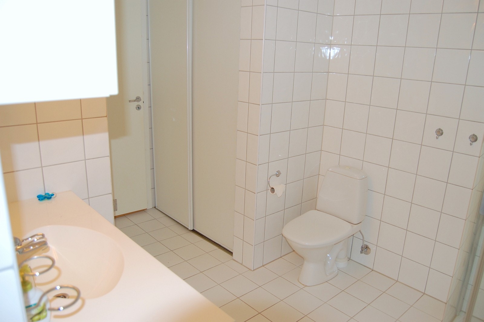 Skjult opplegg til vasksemaskin/tørketrommel og varmtvannstank Galleribilde