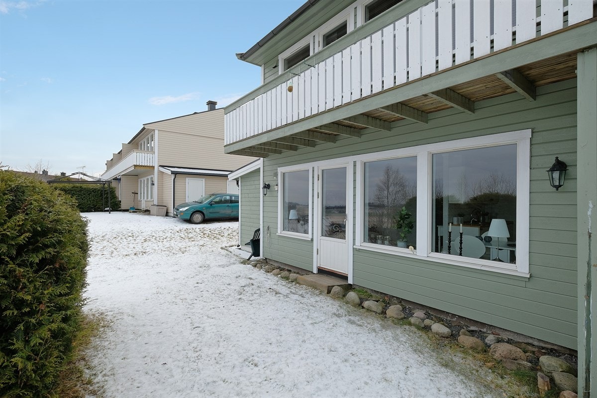 Uteplassen som har utgang fra stuen. Galleribilde