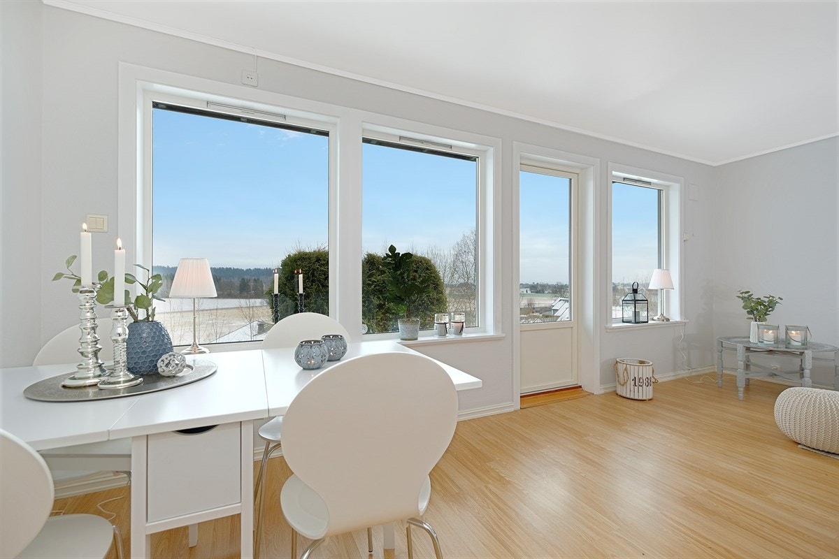 Det er godt med vindusflater som slipper inn mye naturlig lys. Galleribilde