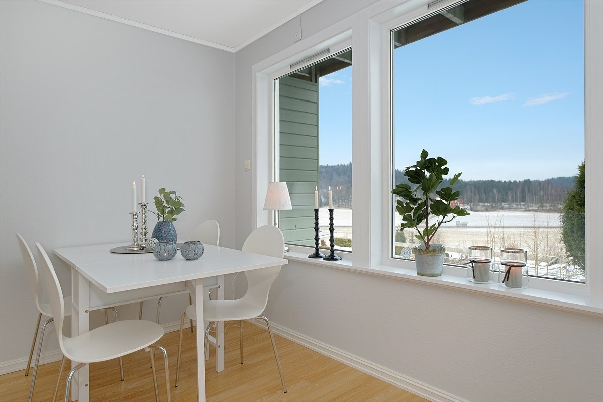 Spiseplassen er et fint sted og starte dagen, hvor du kan nyte hyggelig utsikt og en kopp kaffe. Galleribilde