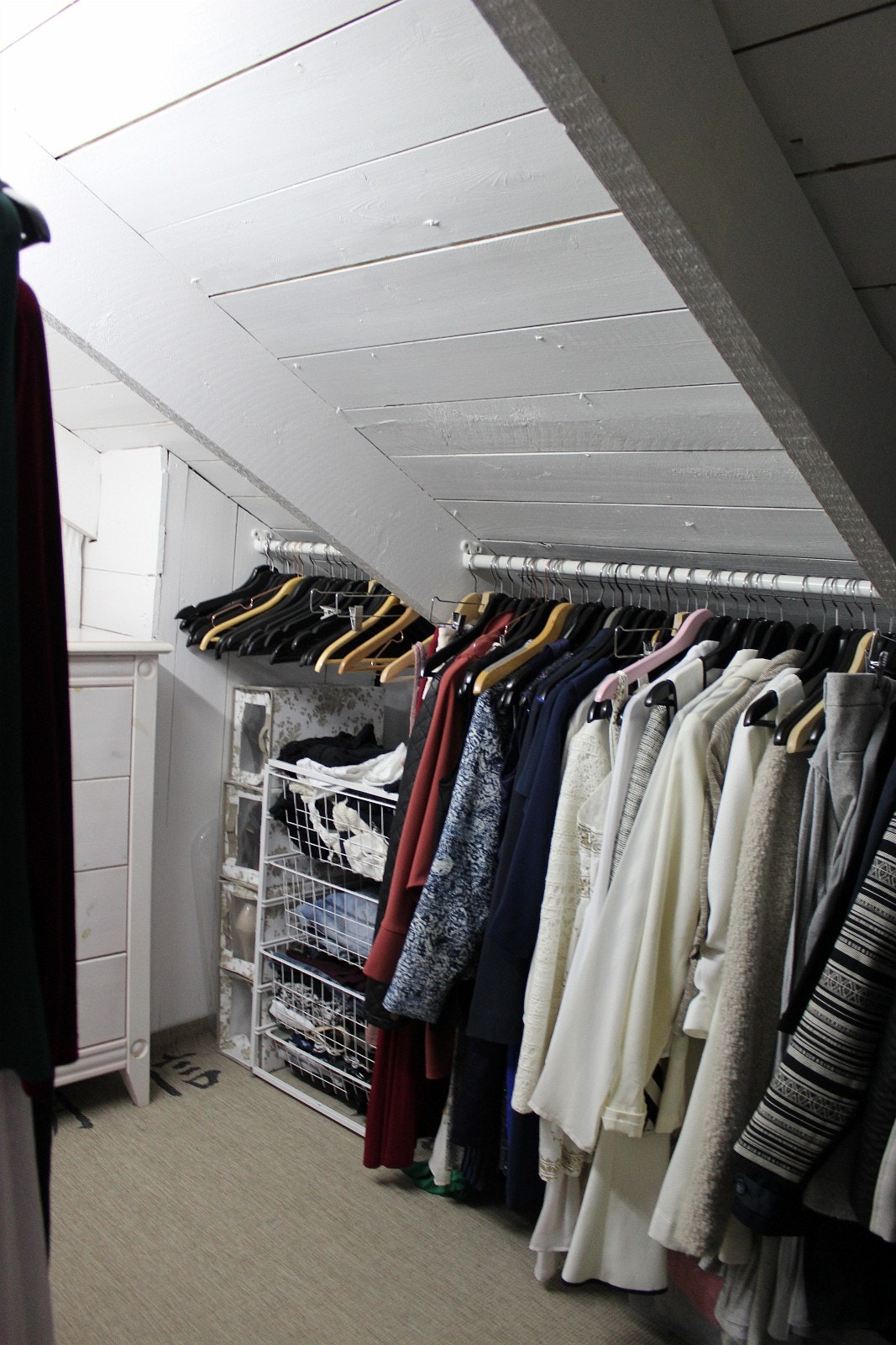 Romslig walk-in garderobe Galleribilde