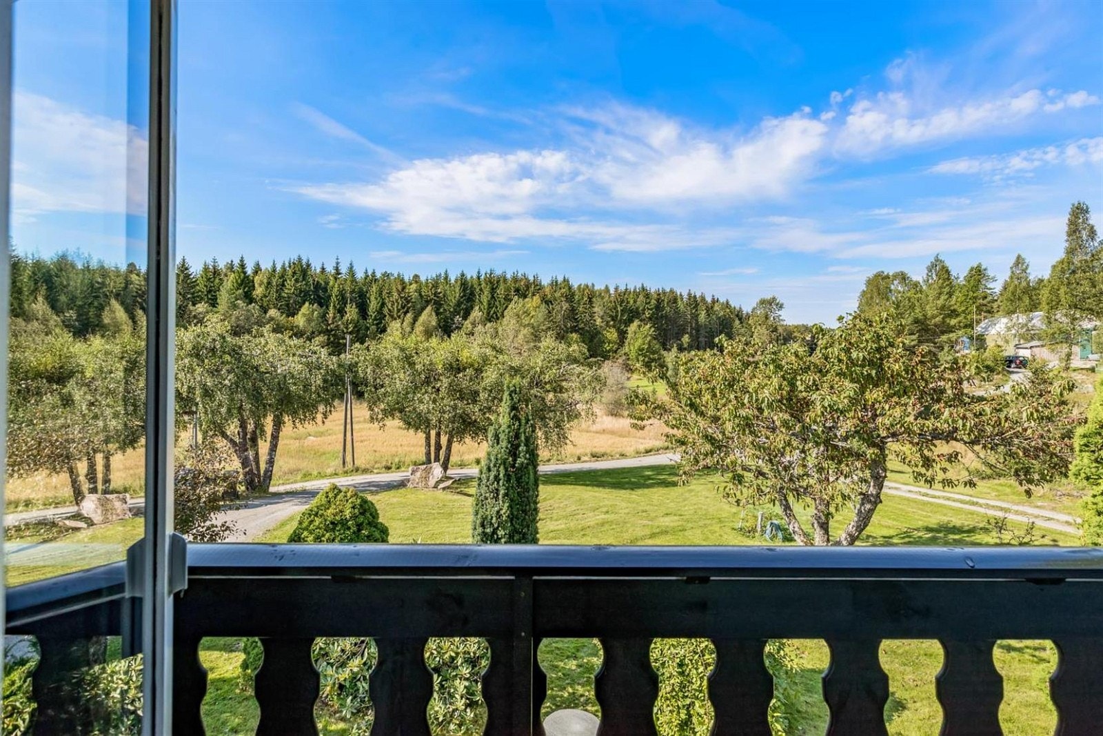 Fra eiendommen er det ca. 300 meter til skiløyper, lysløyper og hyggelig skikafé. Galleribilde