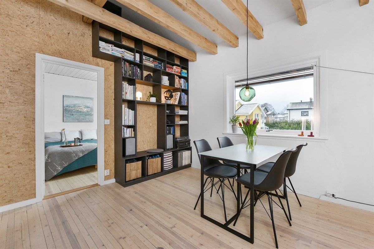 Stuen har også god plass for spisebord. Galleribilde