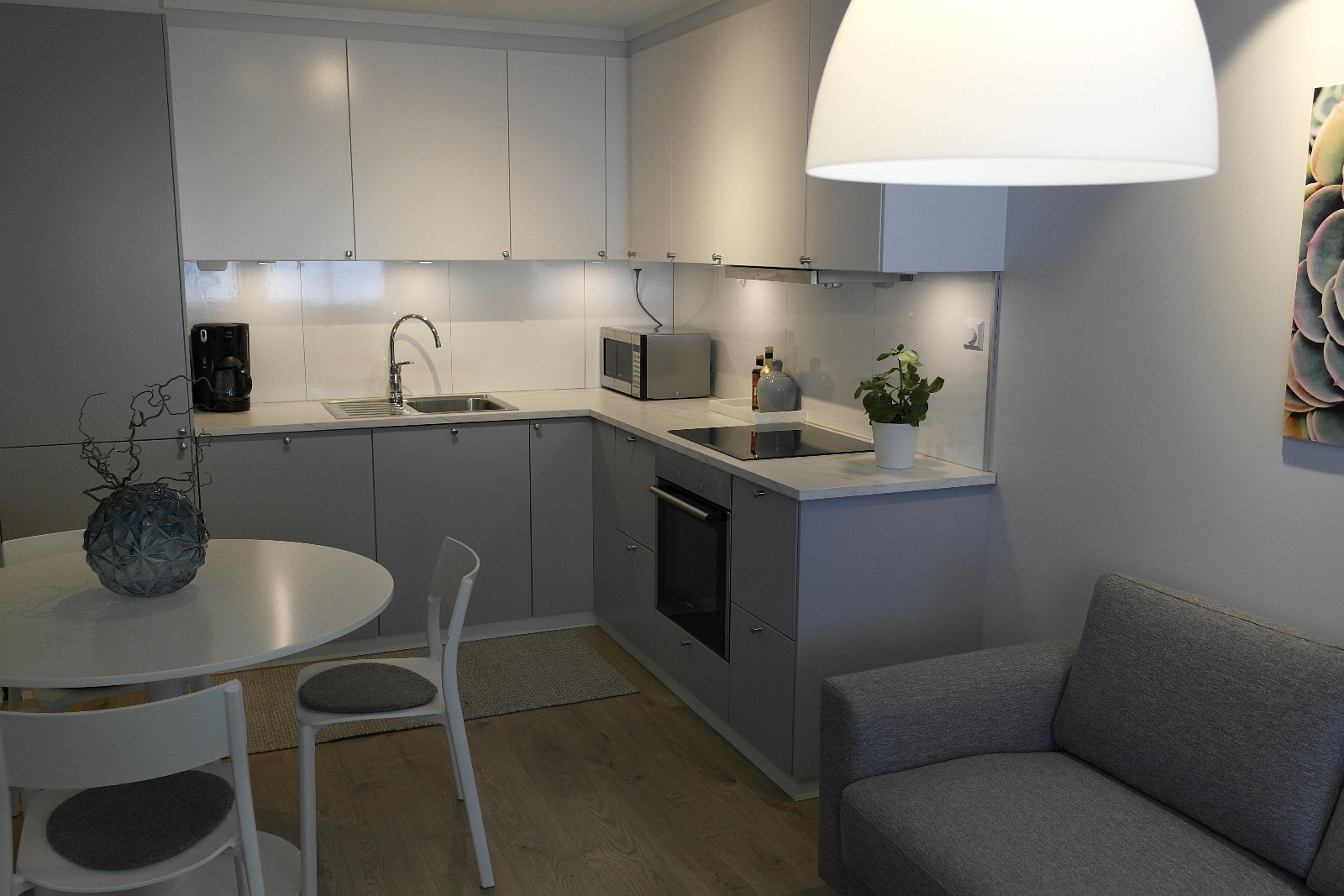 Alt kjøkkentilbehør, micro og kaffetrakter følger med! Galleribilde