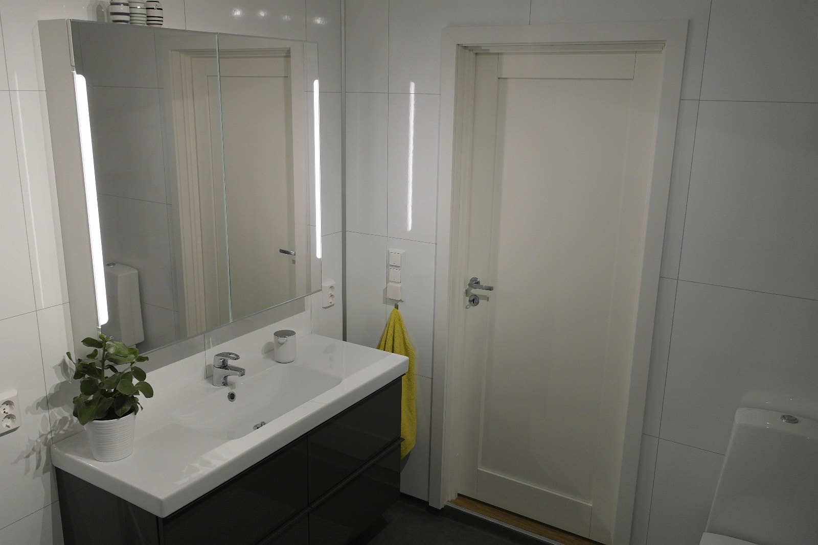 Speilskap m/hyller Galleribilde