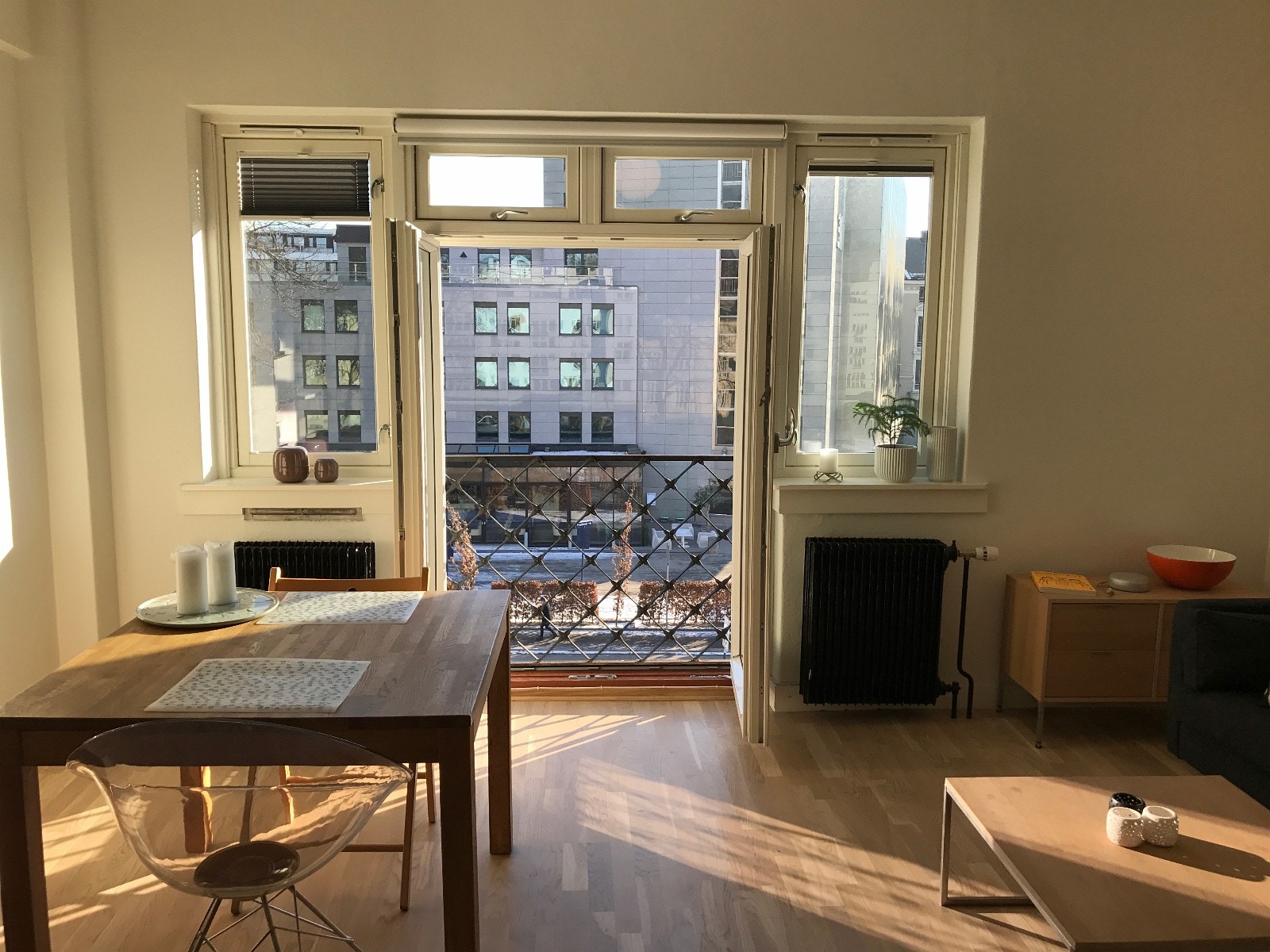 Den franske balkongen åpner leiligheten Galleribilde