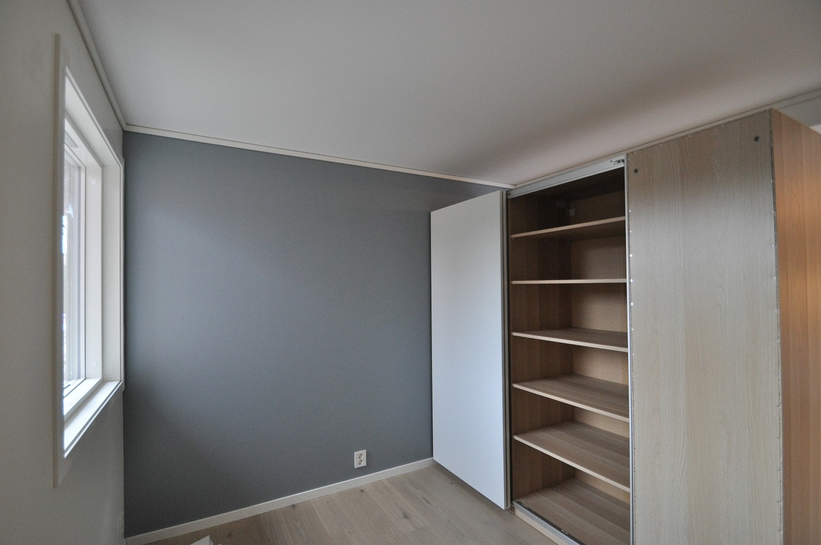 Sovealkove - skyvedørsskap Galleribilde