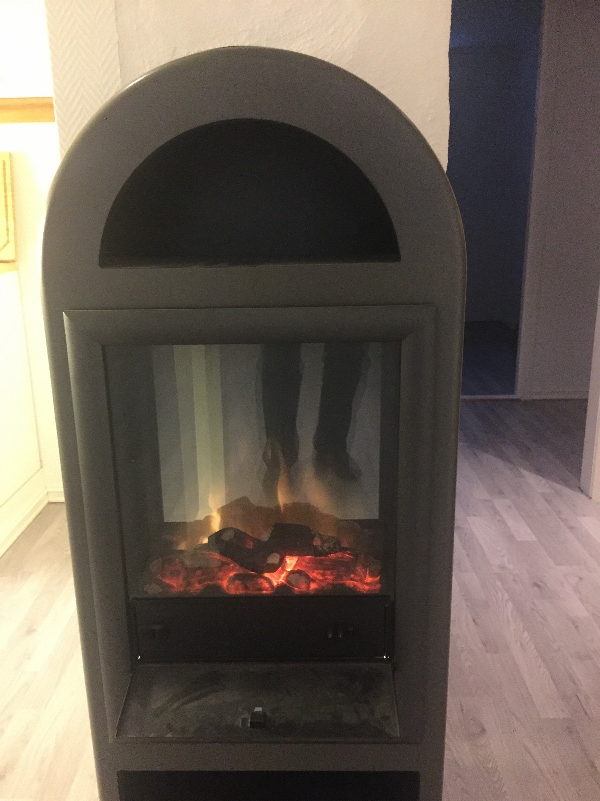 Koselig elektrisk peis Galleribilde