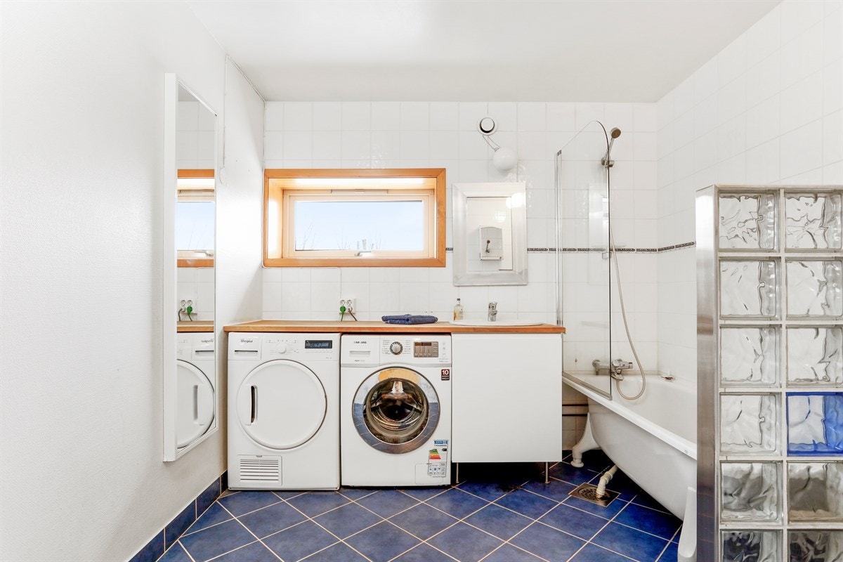 Bad har vindu på gavlvegg da dette er en endeleilighet. Galleribilde