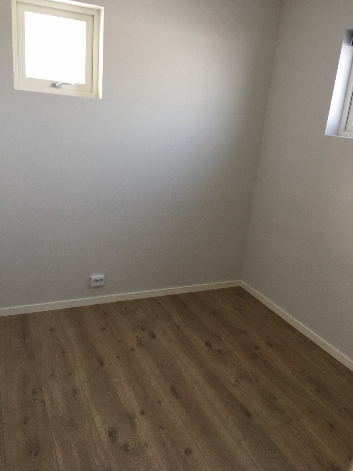 Soverom med plass til dobbeltseng Galleribilde