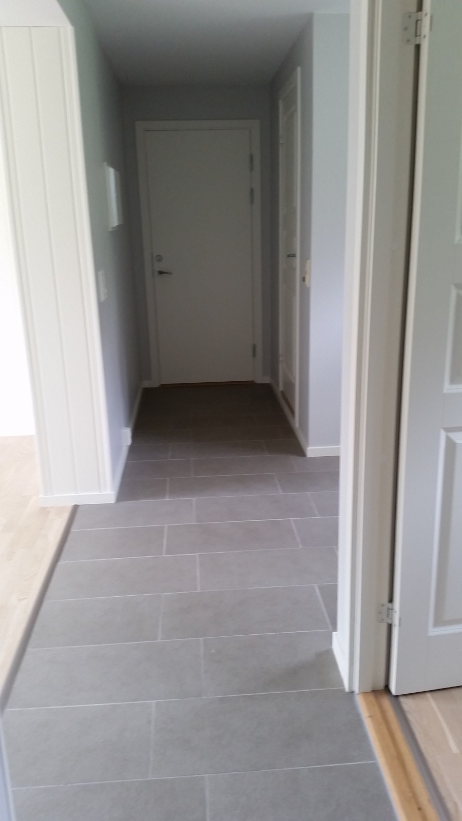 Fliser på gulv v kjøkkenet Galleribilde