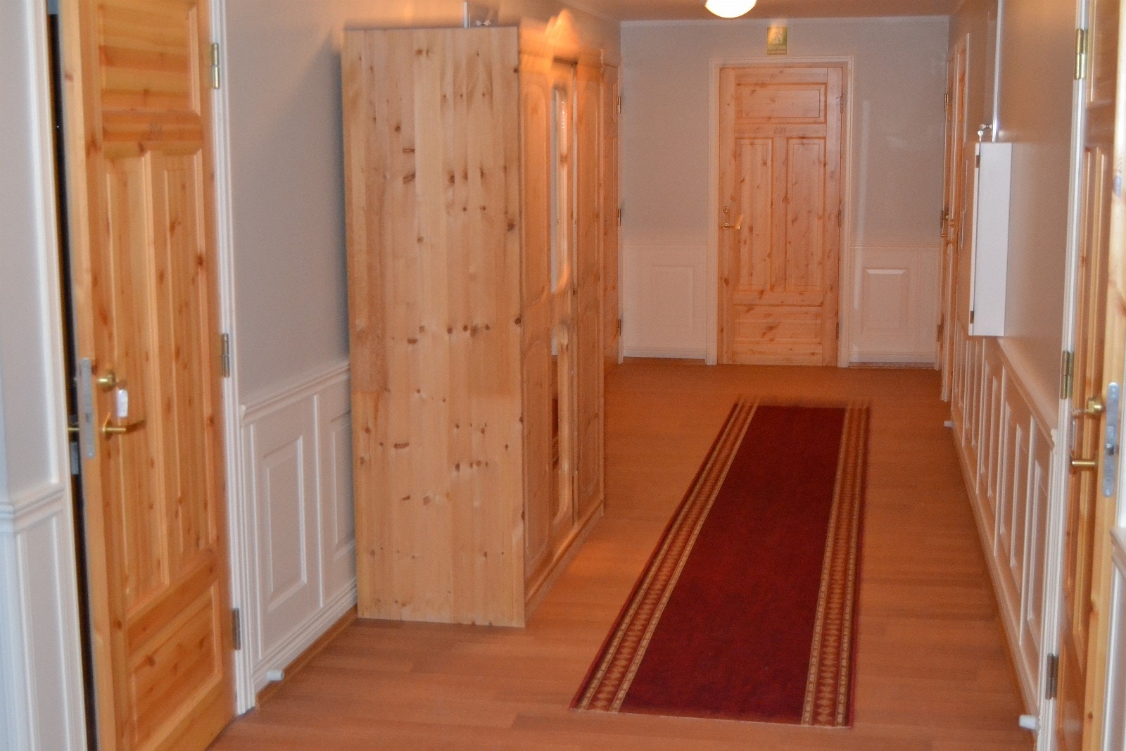 Gangen i 3 etasje der 7 av soveromma/bada er Galleribilde