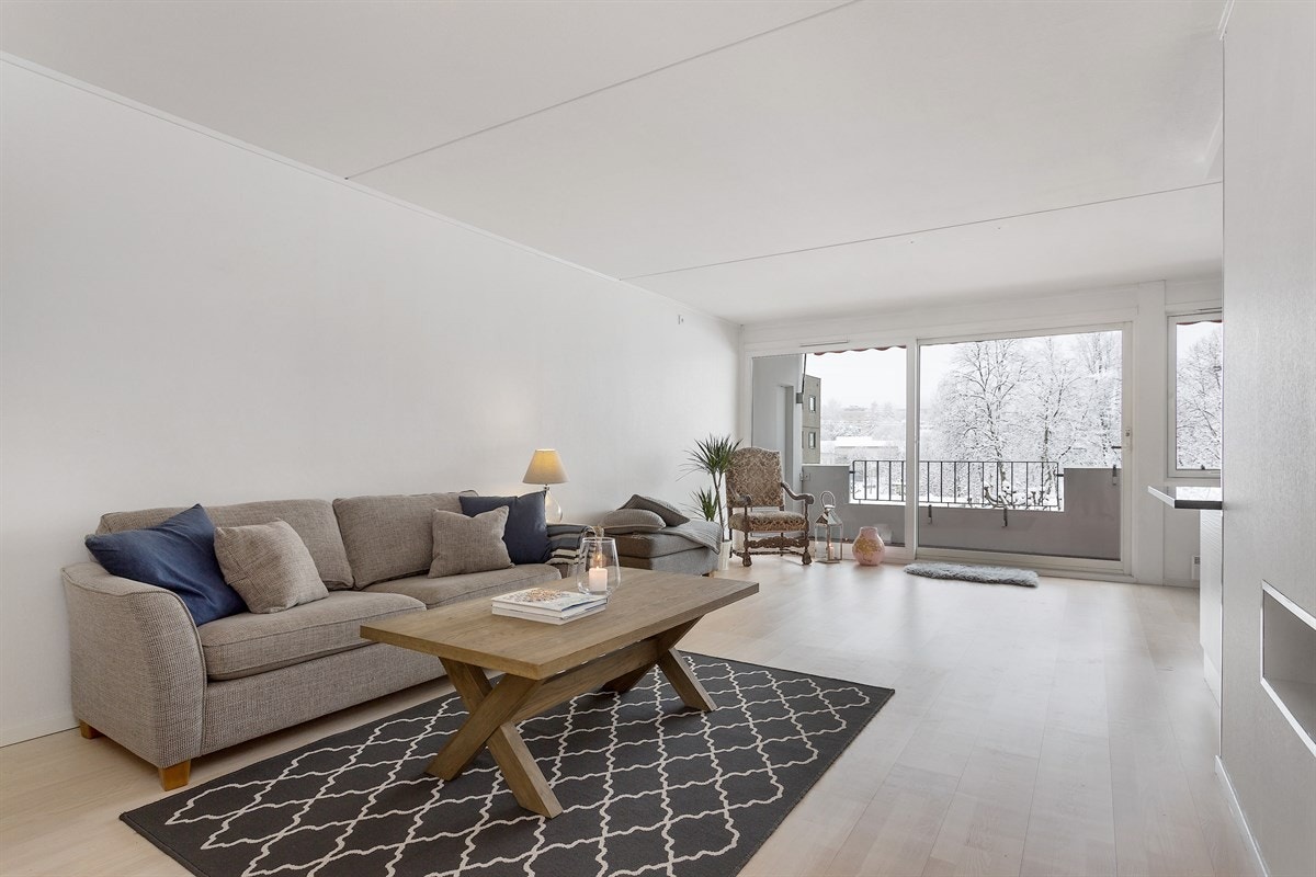 Lys og gjennomgående 3-roms andelsleilighet med god standard på overflater og utstyr. Galleribilde