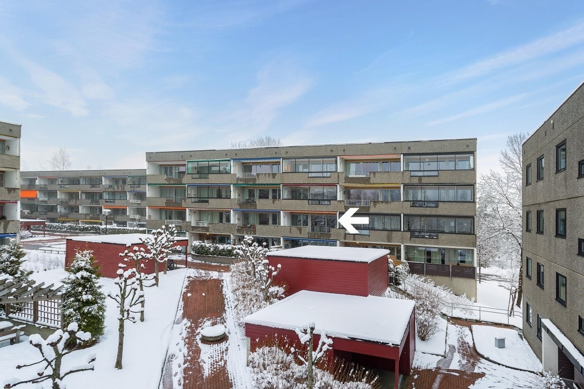 Flott beliggenhet, med kort vei til offentlig kommunikasjon, dagligvare og flotte turområder i Sørkedalen og Mærradalen. Galleribilde