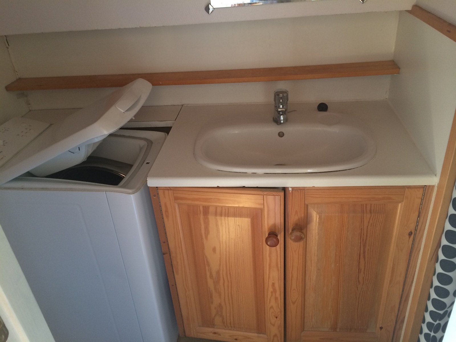 Bad vaskerom med dusj. Galleribilde