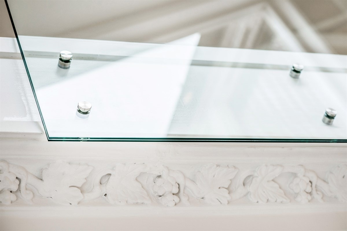 Glassrekkverk ved trapp Galleribilde