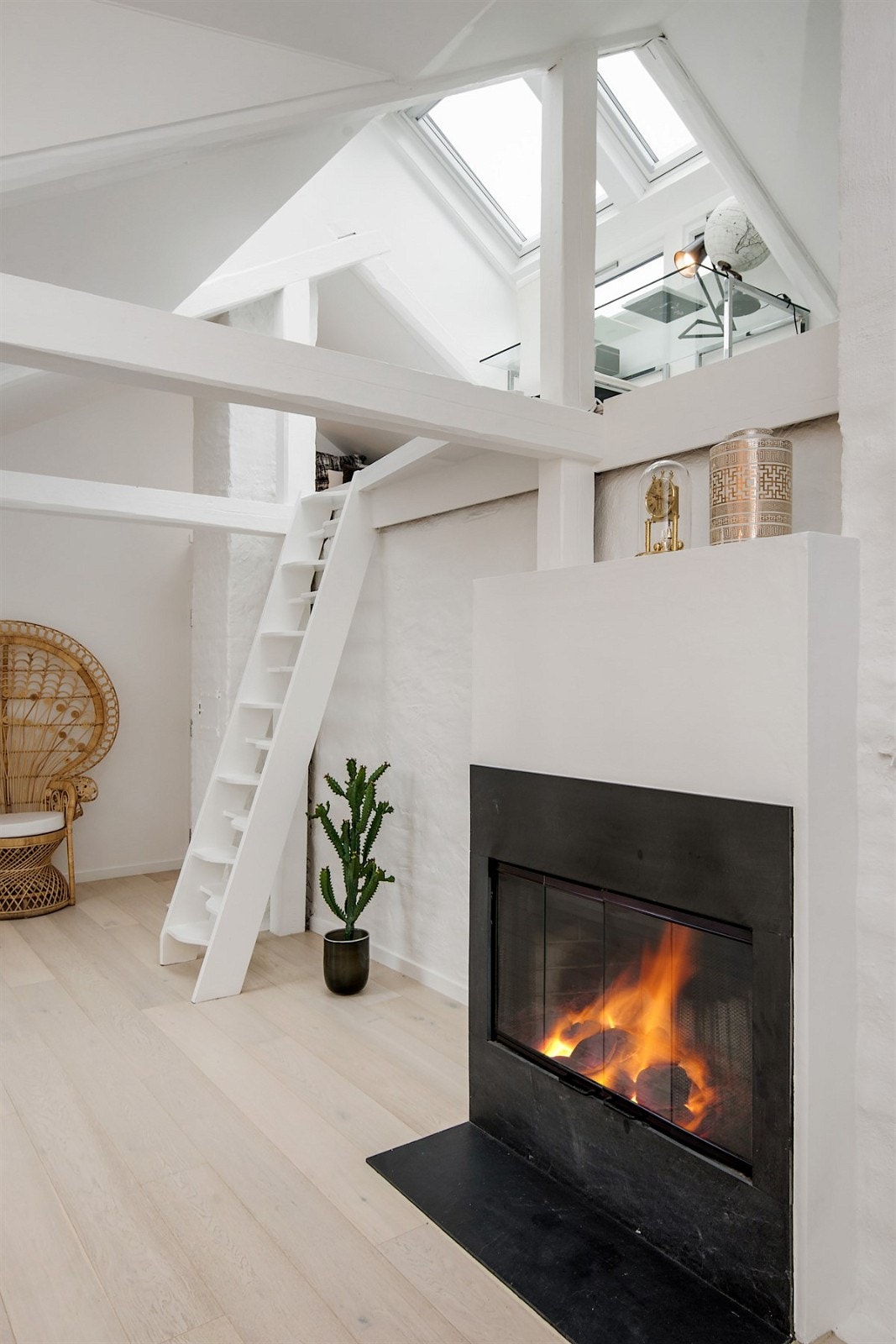 Trapp opp til hems Galleribilde