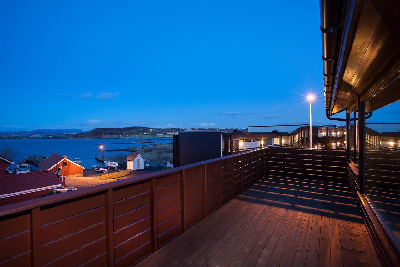 Veranda - her kan du nyte varme sommerdager helt til solen går ned Galleribilde