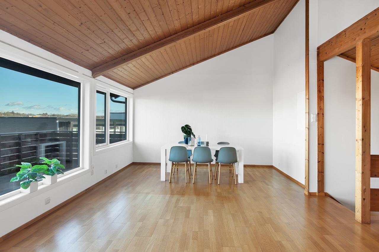 Stue - den gode romfølelsen forsterker den flotte utsikten Galleribilde