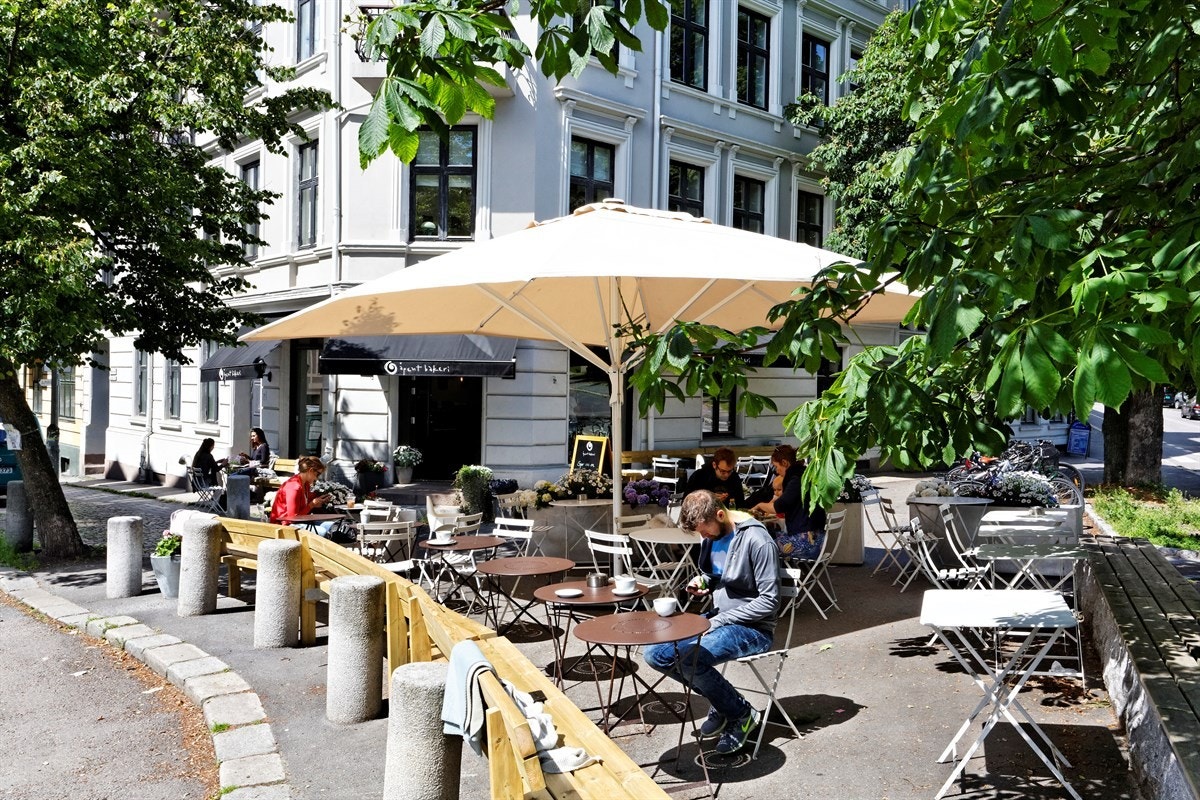 Området byr på flere hyggelige kafeer og restauranter Galleribilde