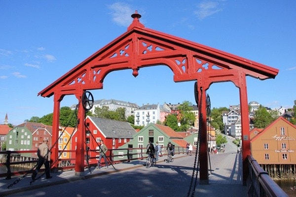 The peculiar Old Town Bridge Galleribilde