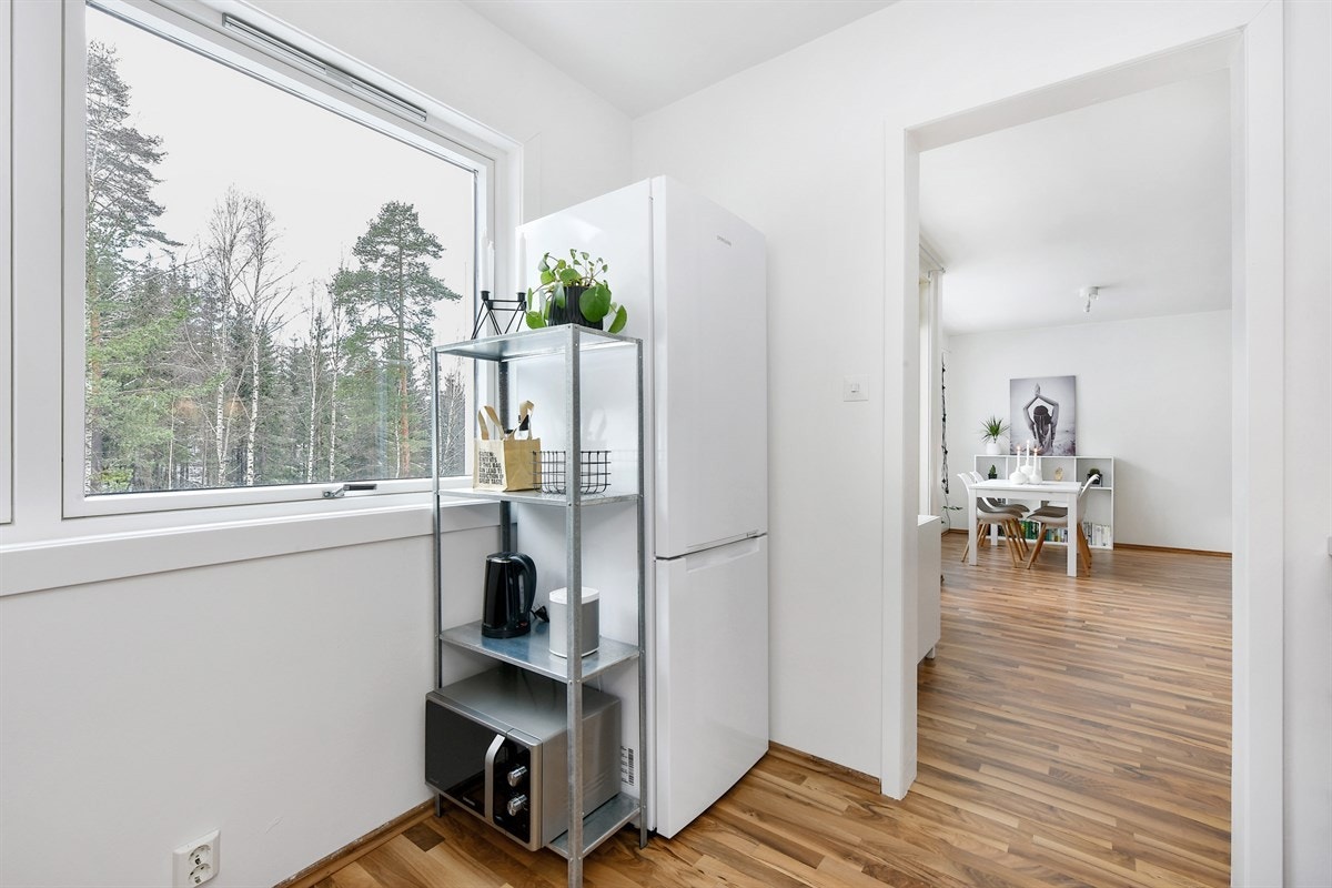 Videre er det inngang til kjøkkenet fra stuen. Galleribilde