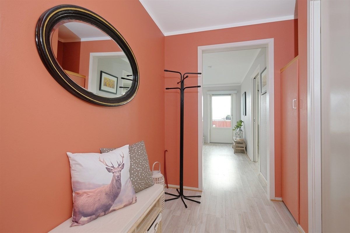 Entrè med porttelefon. Galleribilde