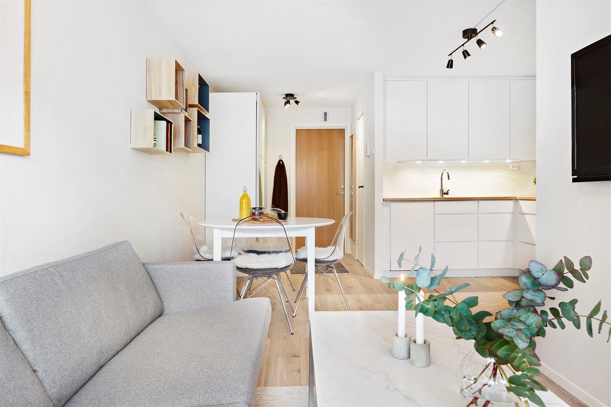 Meget romslig stue/ kjøkkenløsning Galleribilde