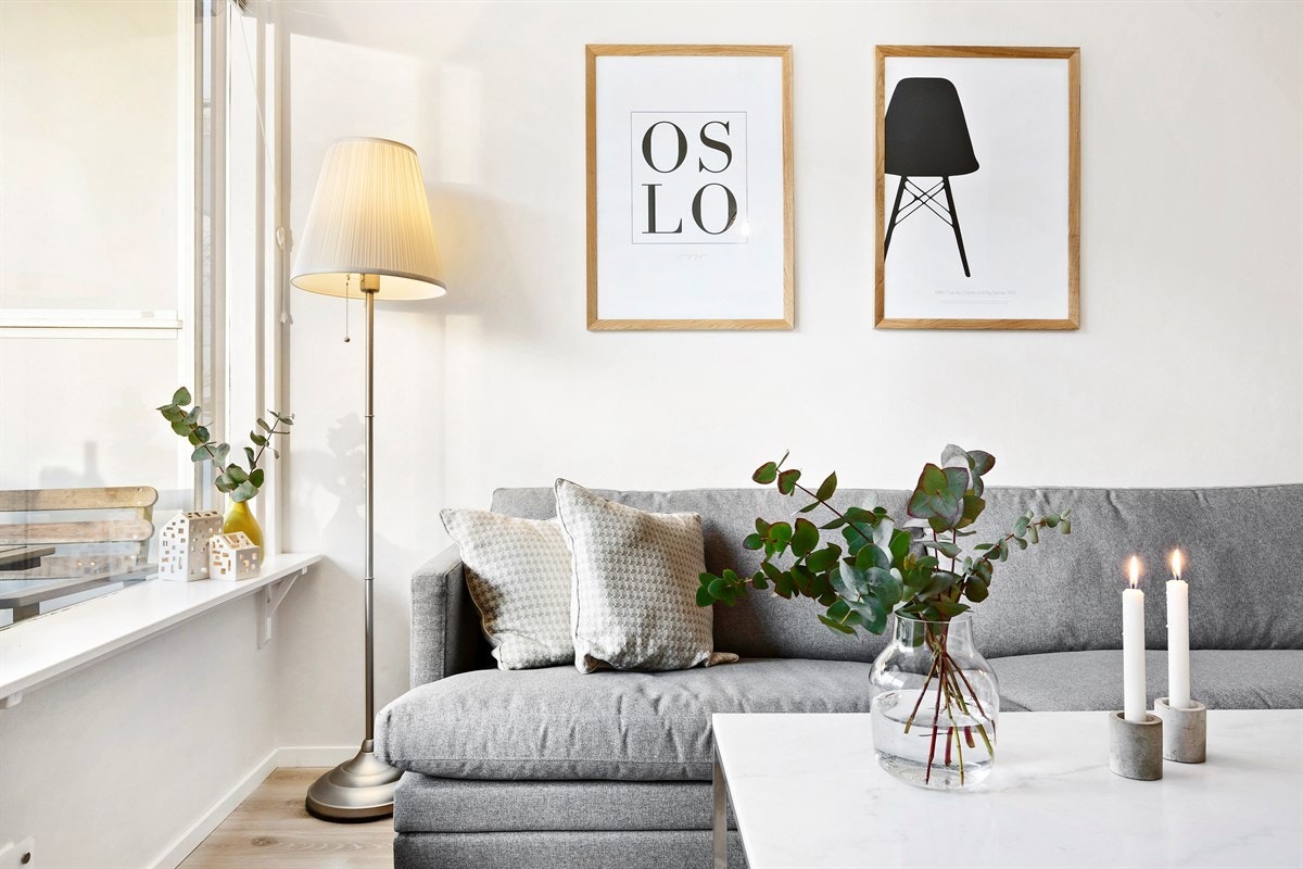 God plass til egen sofagruppe i stuen Galleribilde