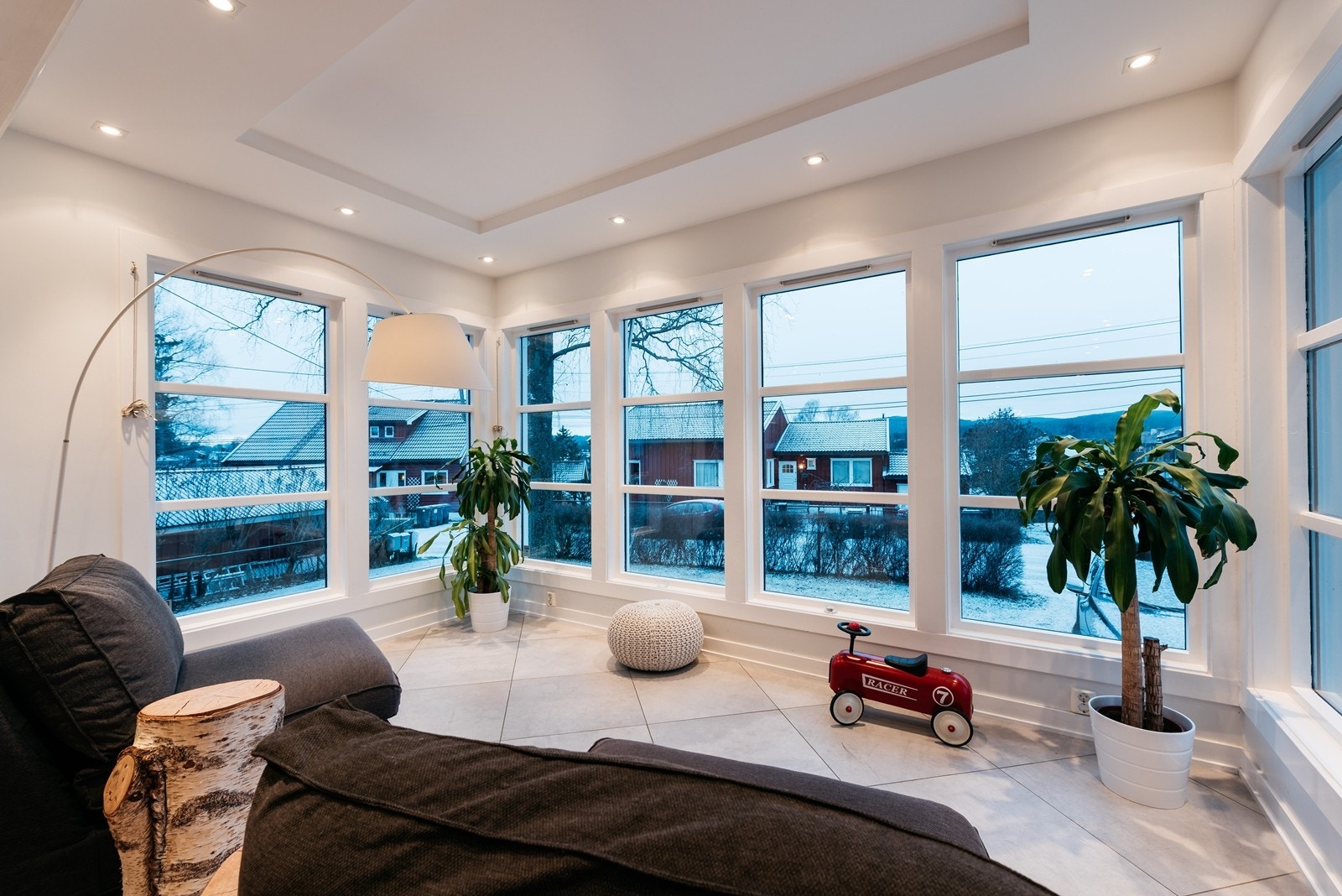 Store vinduer som slipper inn mye lys Galleribilde