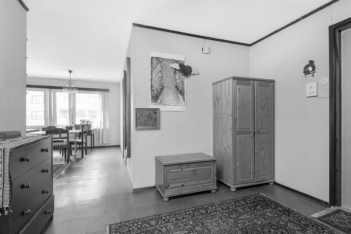 Entreen med utsikt mot kjøkkenet. Galleribilde