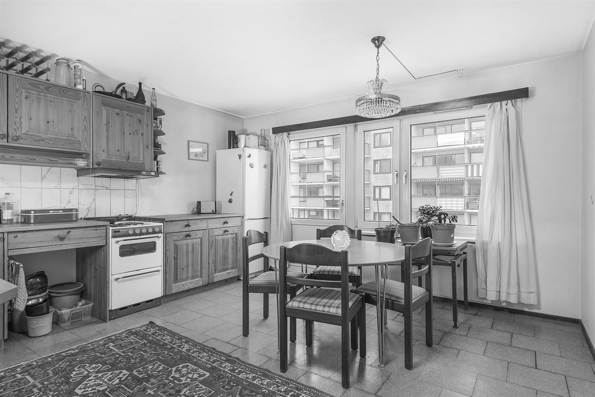 Leiligheten har et stort separatkjøkken. Galleribilde