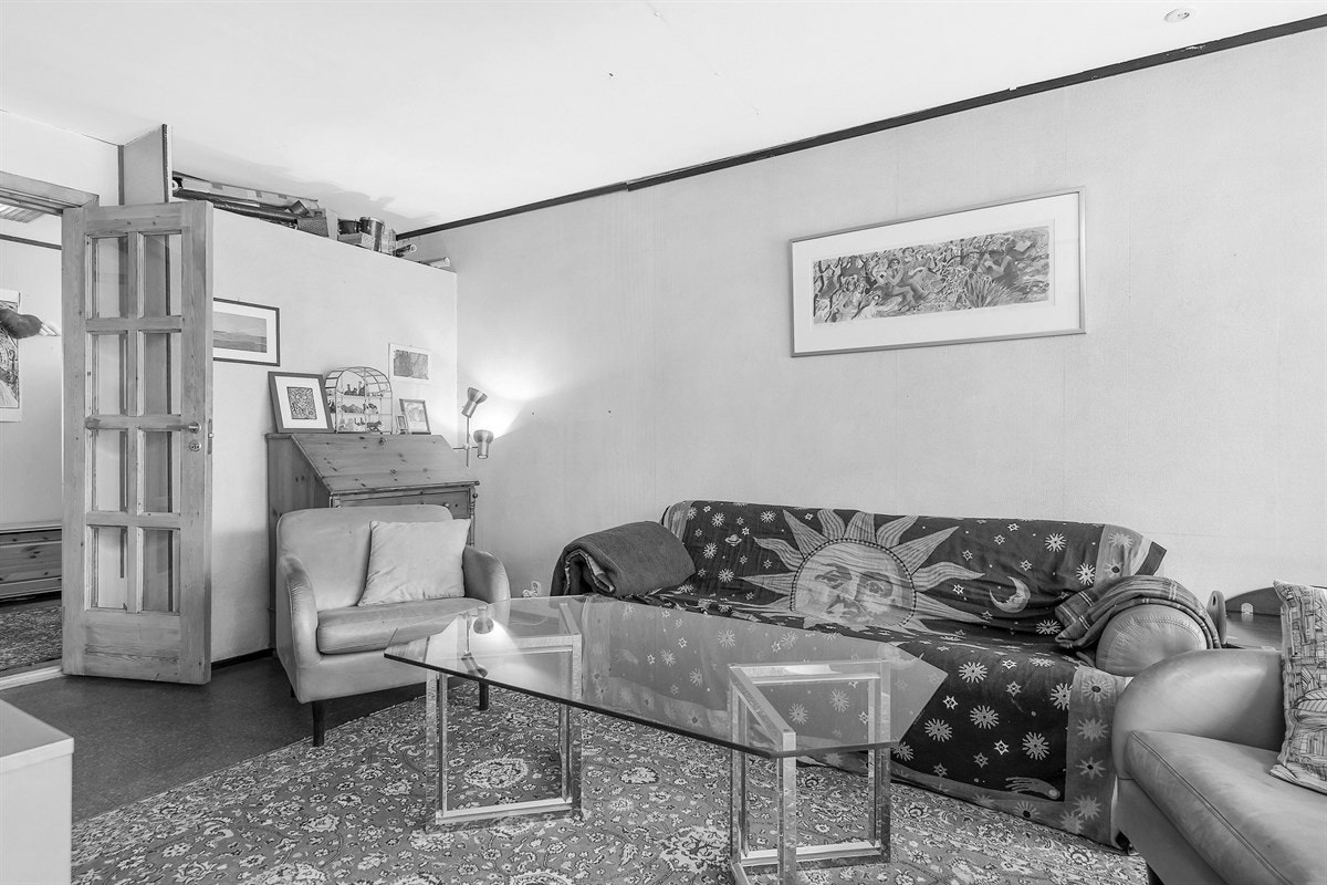 Stuen har god plass til sofagruppe. Galleribilde