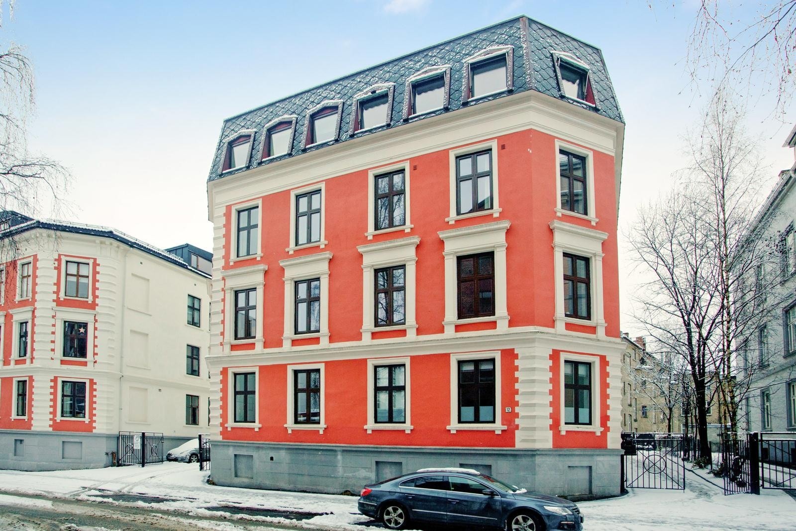 Sentral, men rolig beliggenhet. Galleribilde