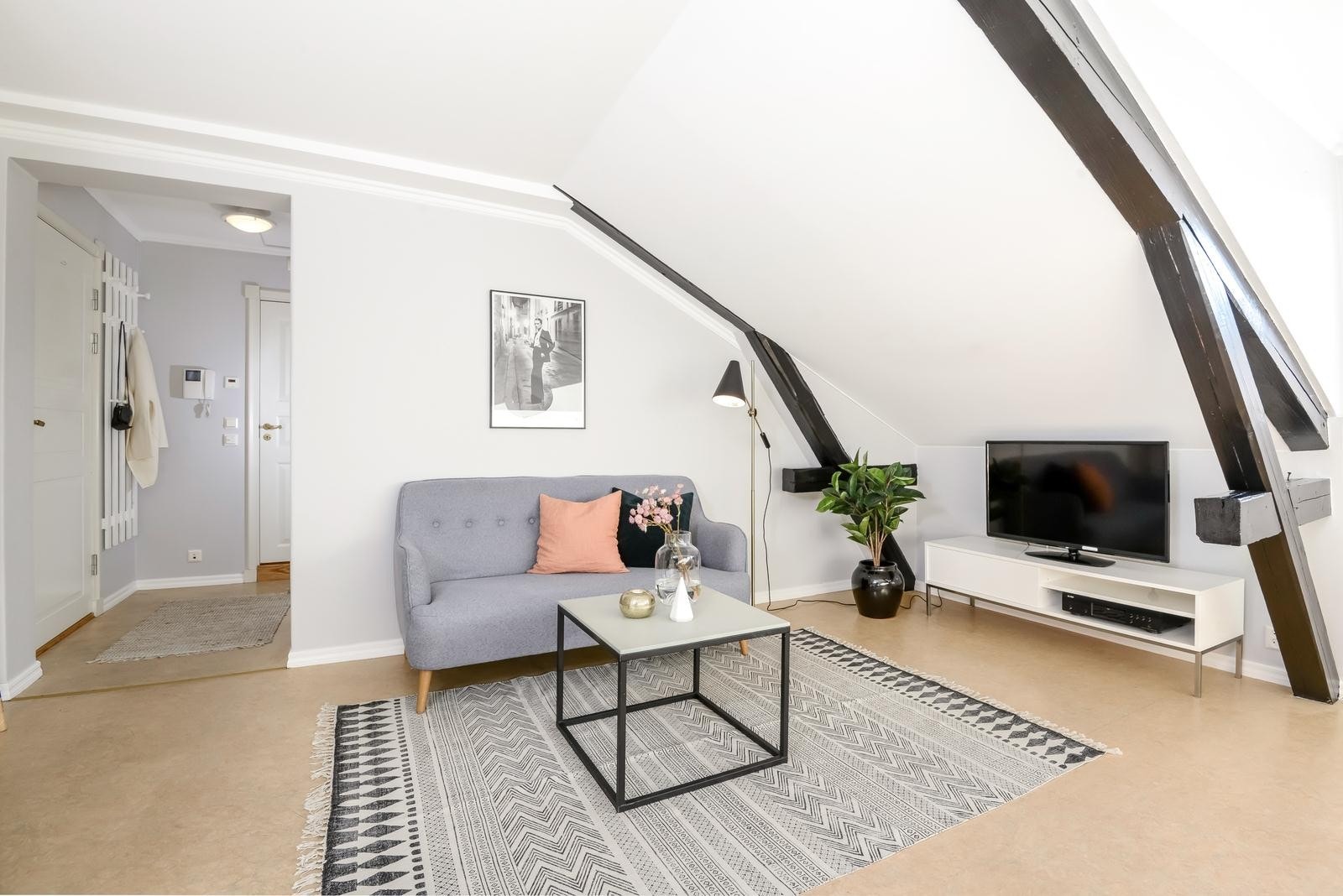 Lys og romslig stue Galleribilde