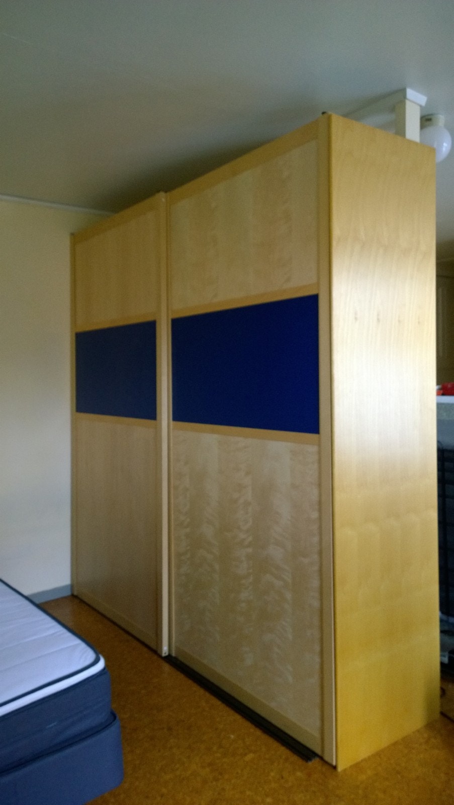 Skyvedør garderobe i sovedel. Galleribilde