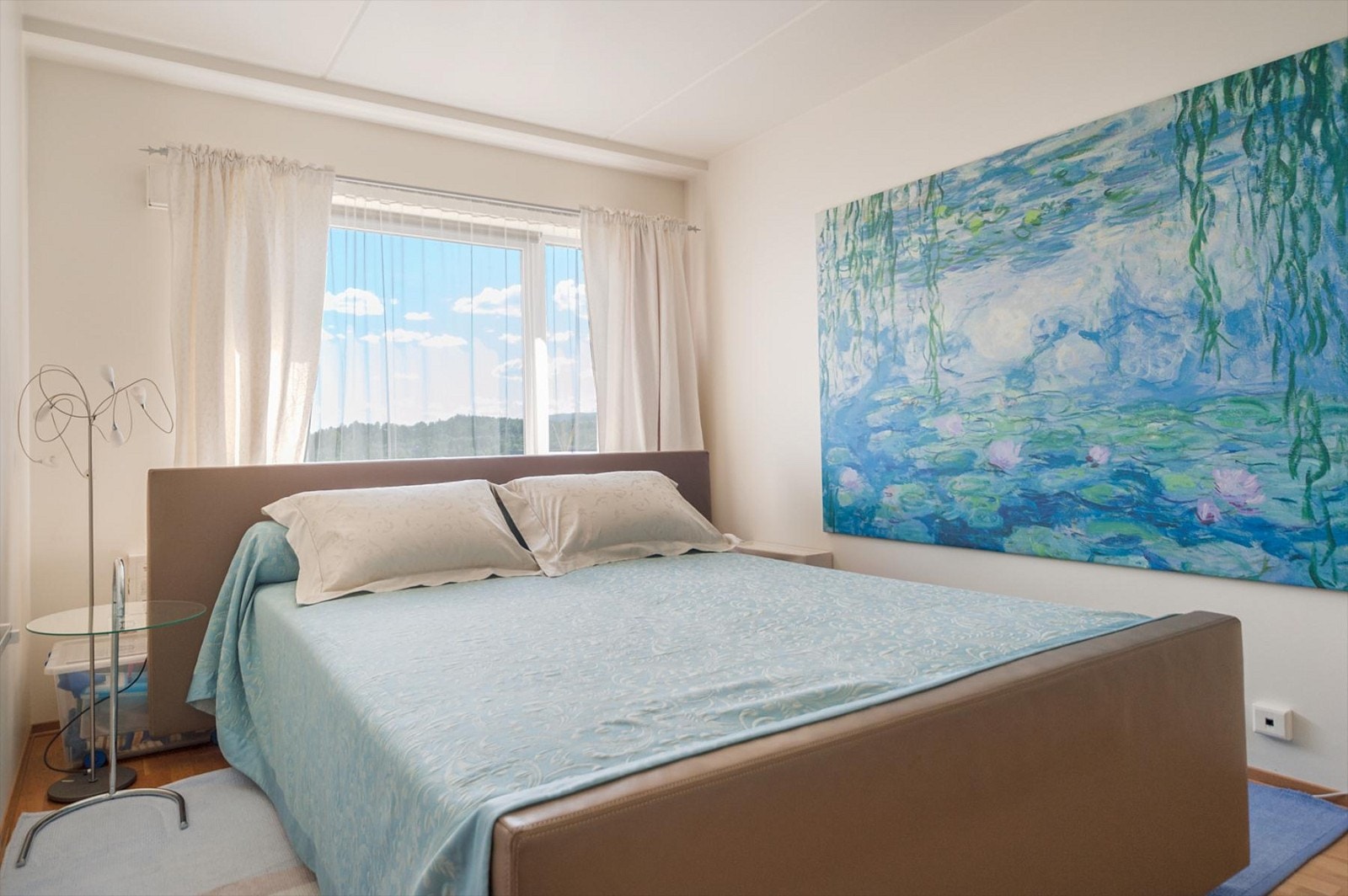 Hovedsoverommet med plass til dobbeltseng og garderobeskap. Galleribilde