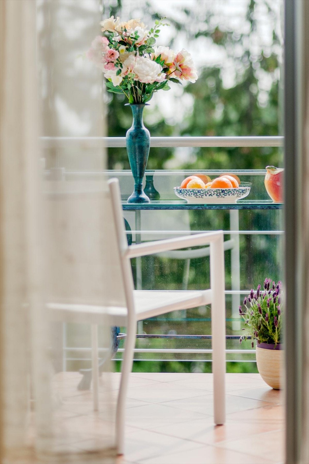 Fliser på gulv på balkong. Galleribilde