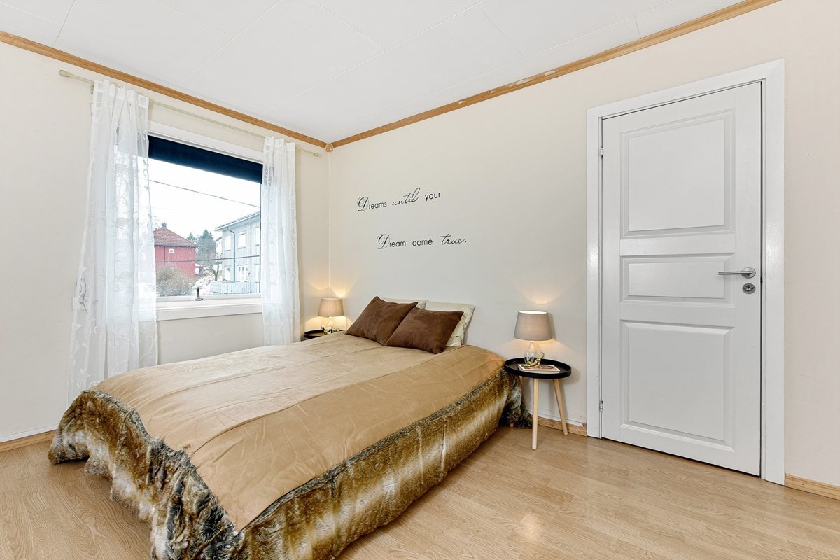 Soverom 3 med plass for garderobeløsning. Galleribilde