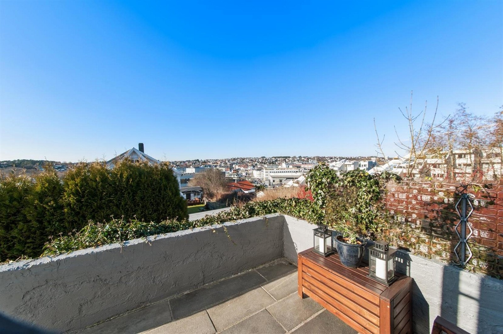 Terrassen på framsiden gir deg de fine solnedgangene. Galleribilde