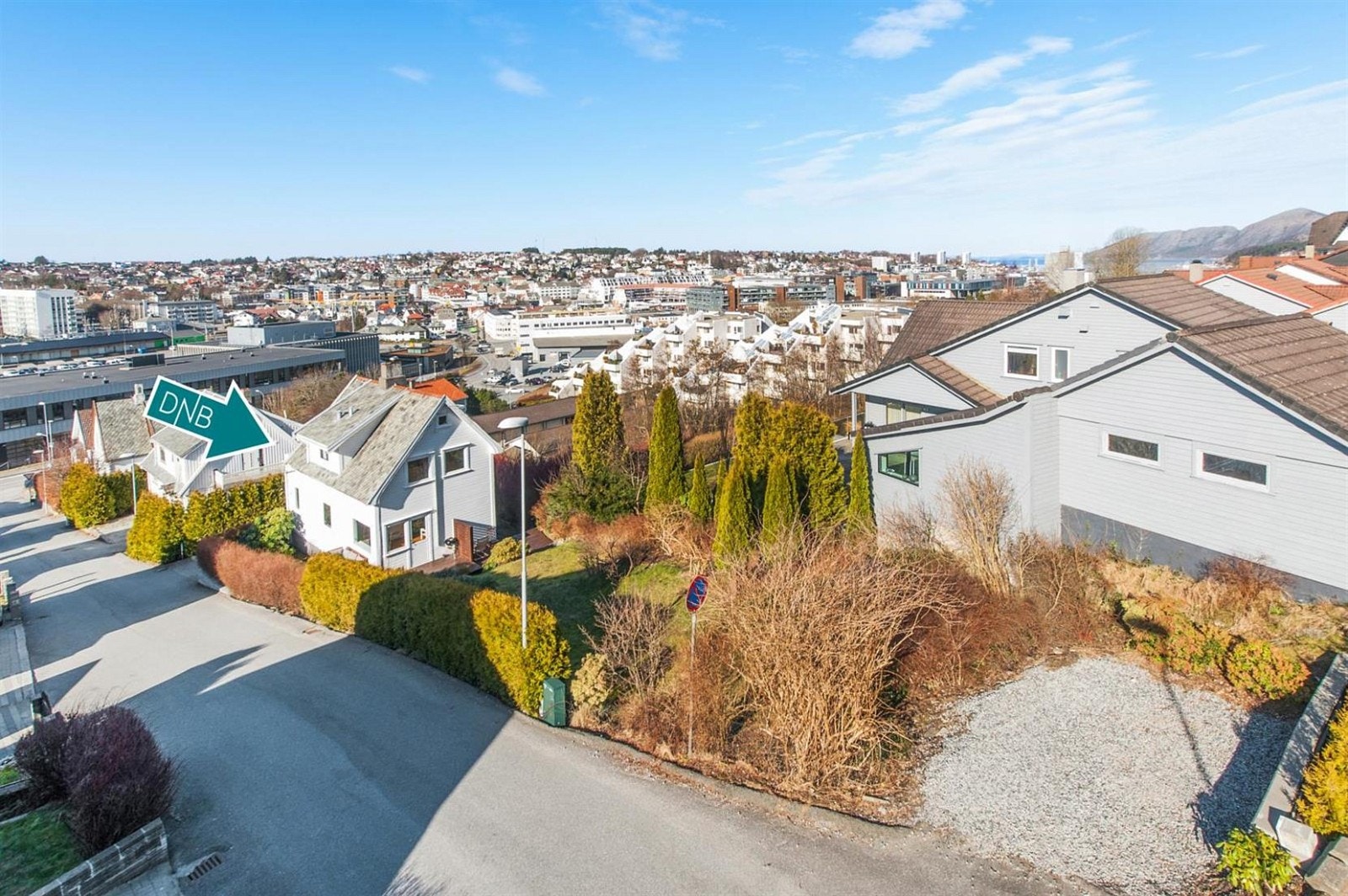 Boligen ligger i høyden med fin utsikt over Sandnes. Galleribilde