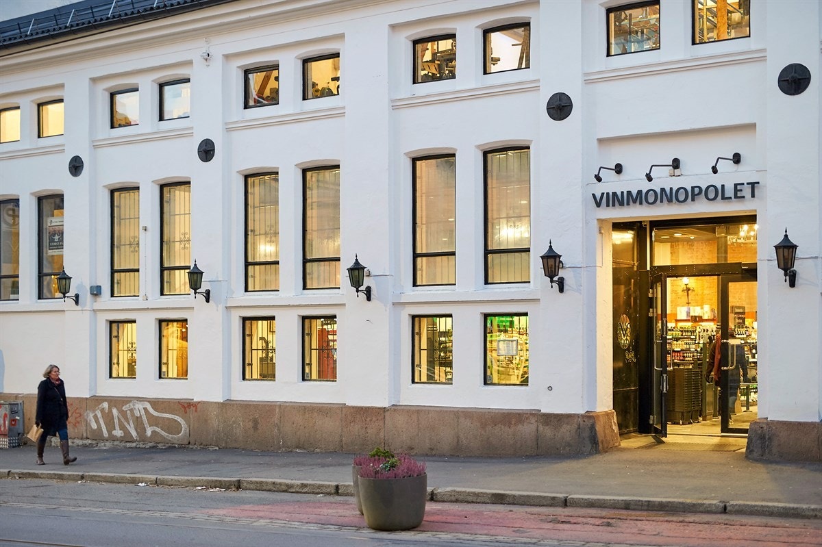 Vinmonopolet i Thereses gate et par minutters gange fra leiligheten. Galleribilde